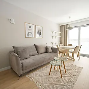 Beige 3city With Parking In By Renters Apartament